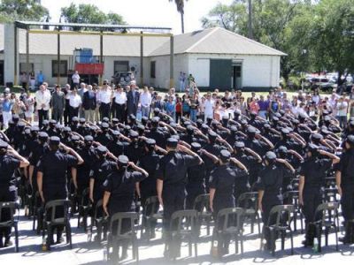 Acto de colaci�n de la Escuela de Polic�a: Passaglia anunci� que 60 egresados quedar�n trabajando en la ciudad