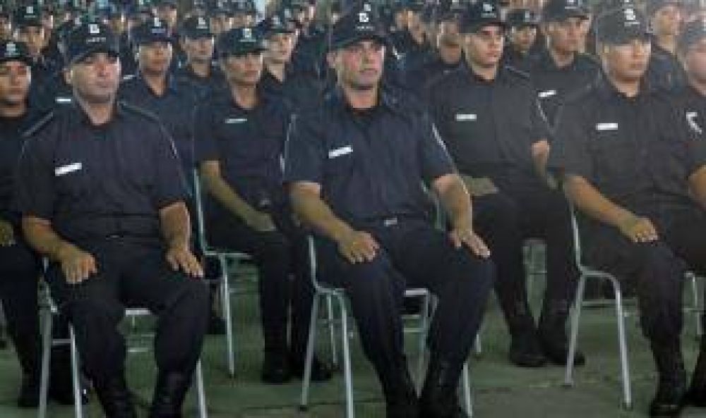 Egres la primera promocin de Oficiales de Polica en Baha Blanca