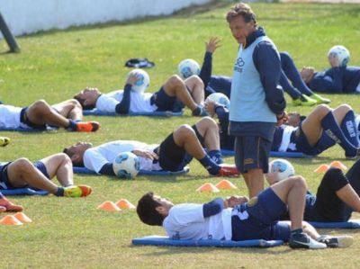 Russo anticip� que ser� complejo conseguir jugadores de jerarqu�a para Central