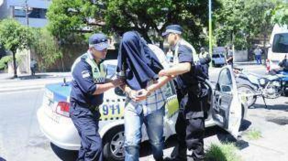 Investigan a los 9 polic�as por robos, lesiones y hasta homicidios