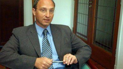 Adler vot� a favor de la suspensi�n del fiscal Jos� Mar�a Campagnoli