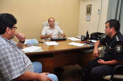 El Oficial Inspector Marcelo Tejerina, se reuni� con Funcionarios Municipales  