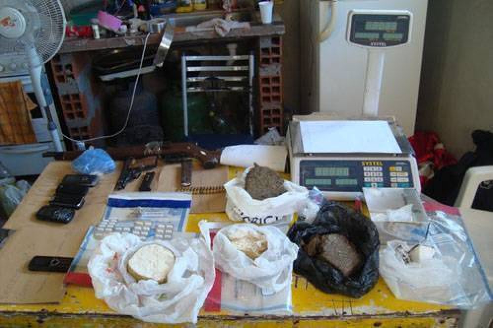 Secuestraron casi un kilo de coca�na tras allanamientos y hay un hombre detenido