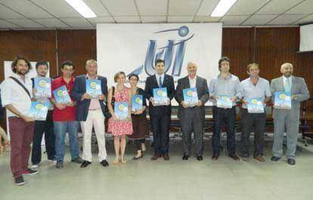 Presentaron el libro �Avellaneda Productiva� en la sede de la UIAv