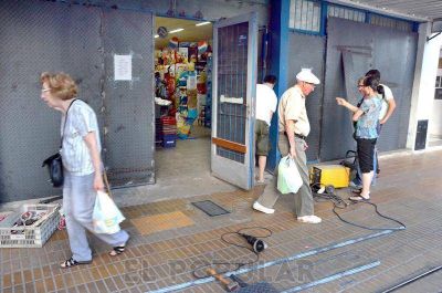 Supermercados chinos toman sus propios recaudos ante el fantasma de los saqueos