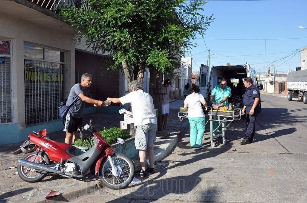 Dos j�venes heridos tras chocar en Pueblo Nuevo