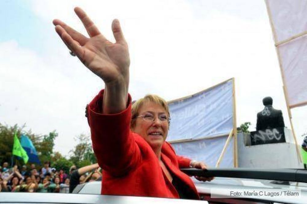 Piera, Bachelet y Matthei ya emitieron su voto en el balotaje presidencial