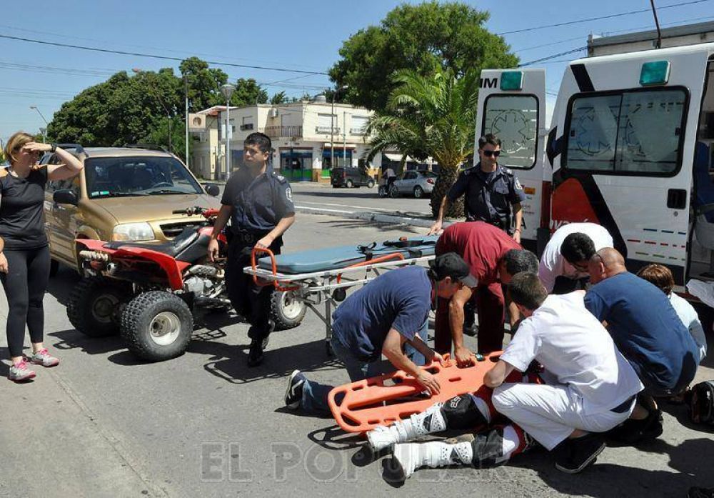 Un joven herido al volcar en un cuatriciclo