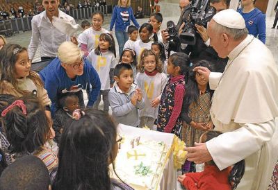 El Vaticano comenz� a preparar el primer cumplea�os del Papa