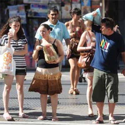 Sigue el calor agobiante y se mantiene el alerta amarilla en la regi�n