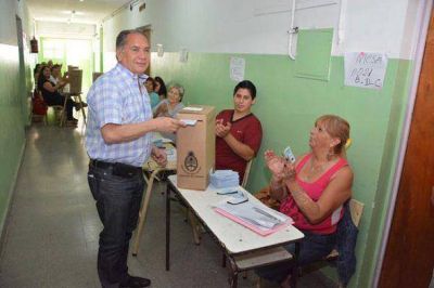 "Convocamos a todos los peronistas a un amplio debate"