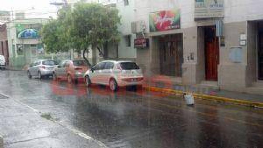 Los santiague�os padecen un domingo insoportable con calor y lluvias pasajeras