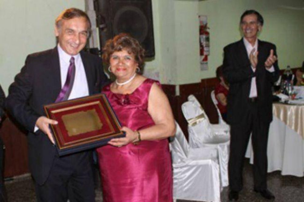 Soto acompa�� el reconocimiento a docentes con 25 y 50 a�os de servicio