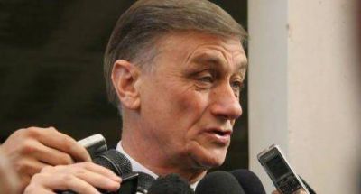 "La Presidenta deber�a responder a las denuncias"