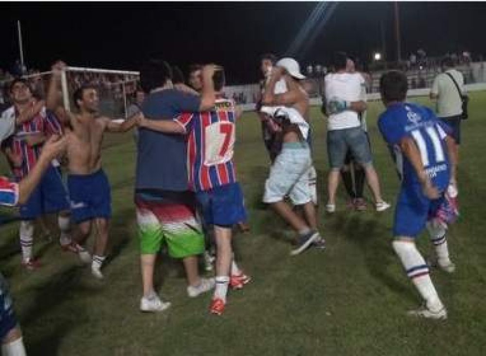 Bragado Club levant� la serie, gan� los penales y grit� campe�n del Clausura