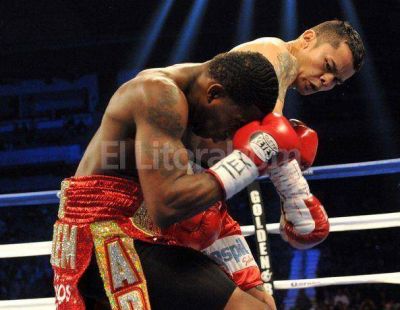 Maidana demoli� a Broner y sin "problemas" es el nuevo campe�n