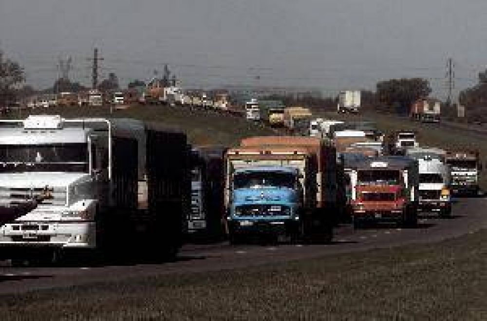 El transporte de carga reclama una nueva tarifa para el 2014