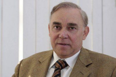 Pradines toma la delantera y le reclama a Capitanich por la falta de plata a Mendoza