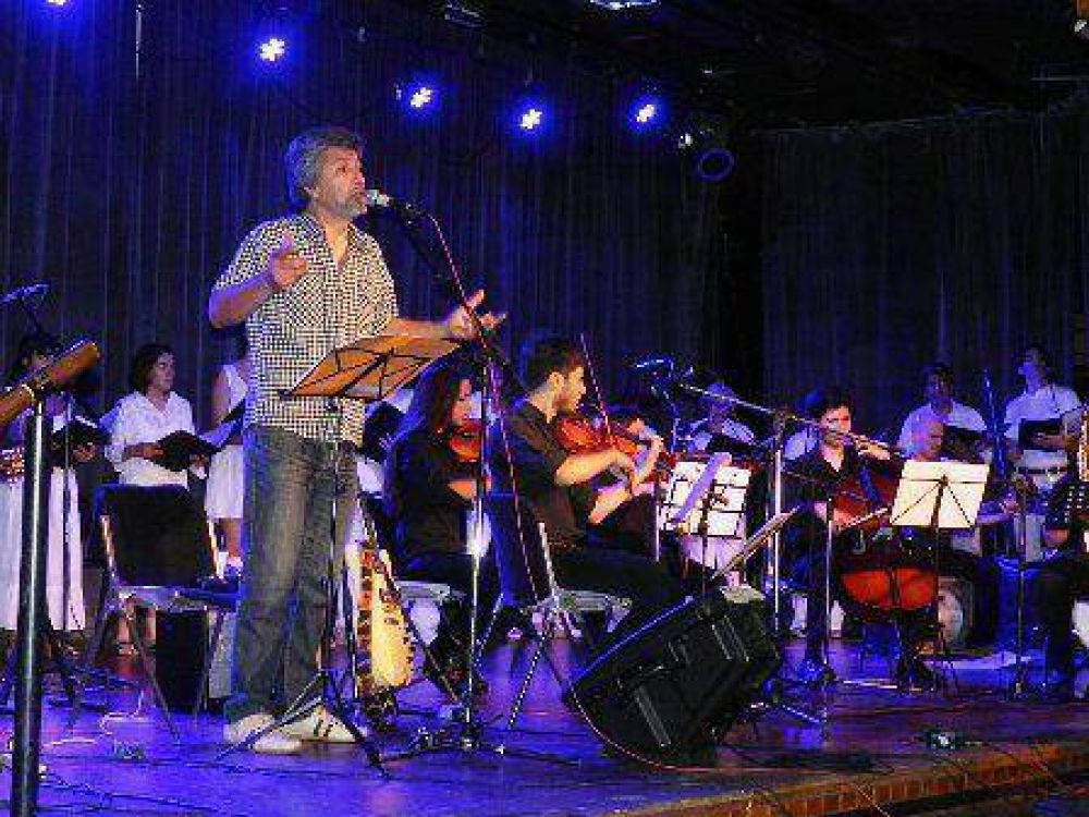 Homenaje a Luis Spinetta en el aula magna