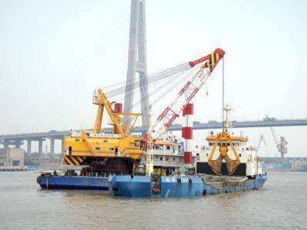 Arriban al pa�s los equipos para el dragado del puerto