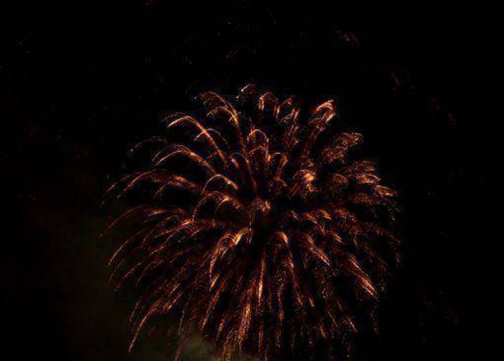 Iguaz�: Unas 20 mil personas disfrutaron de los fuegos artificiales y Agapornis