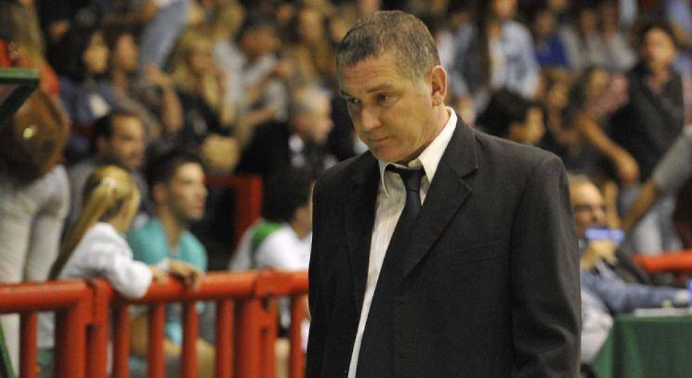 Atenas: Mario Milanesio dej� de ser el entrenador