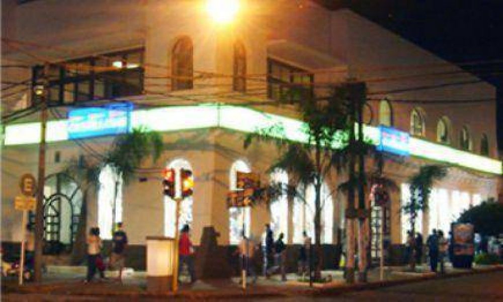 Explot� el tablero de un comercio c�ntrico y provoc� un principio de incendio