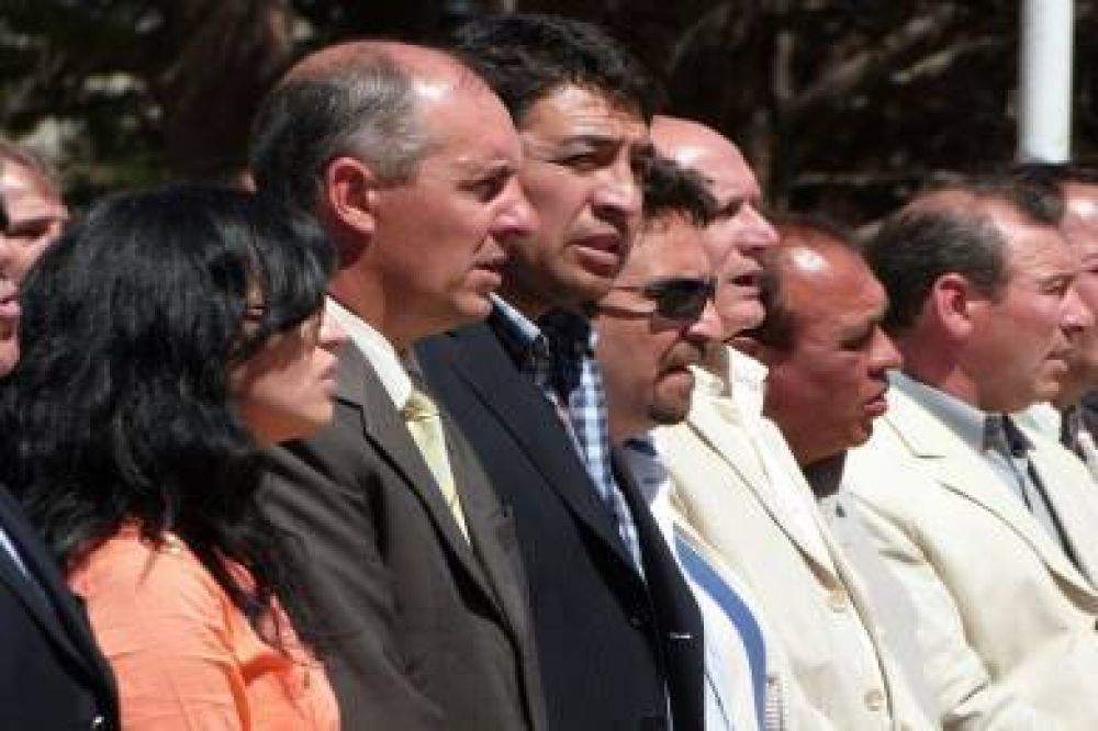 El Gobierno Provincial festej� el aniversario de Cholila con aportes y obras
