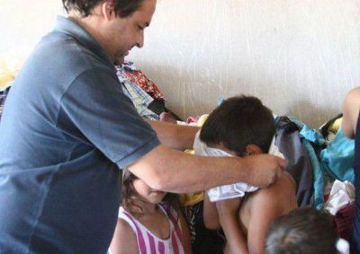El Frente Renovador don� ropa en el Barrio Ranchos