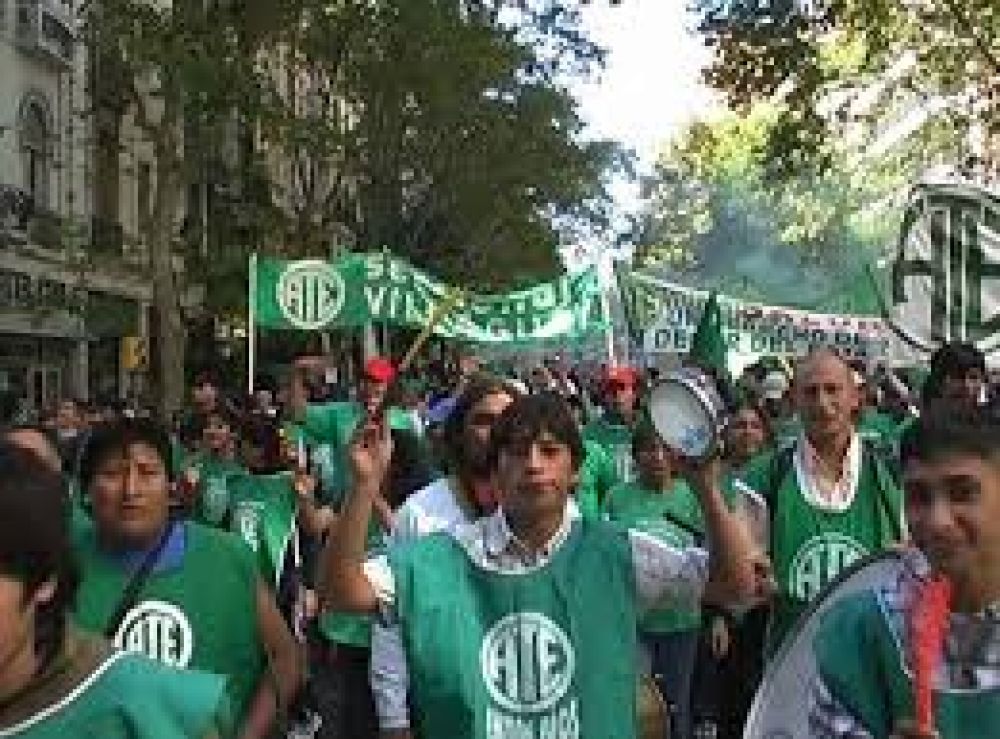Estatales bonaerenses paran el 18 y 19: Afectar� la atenci�n en el Penna y Centros de Documentaci�n 