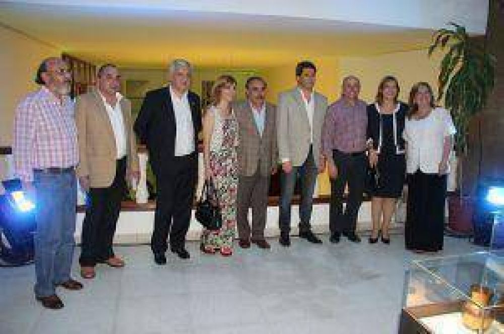 Entrega de premios de los concursos en el programa de Fortalecimiento Democr�tico