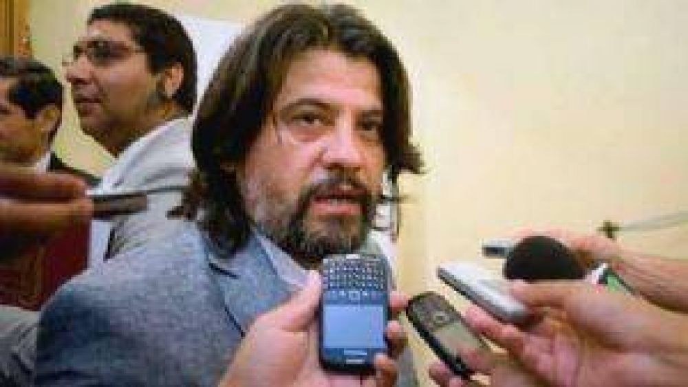 Fuerte acusaci�n del intendente Quintar contra el ministro Ariza