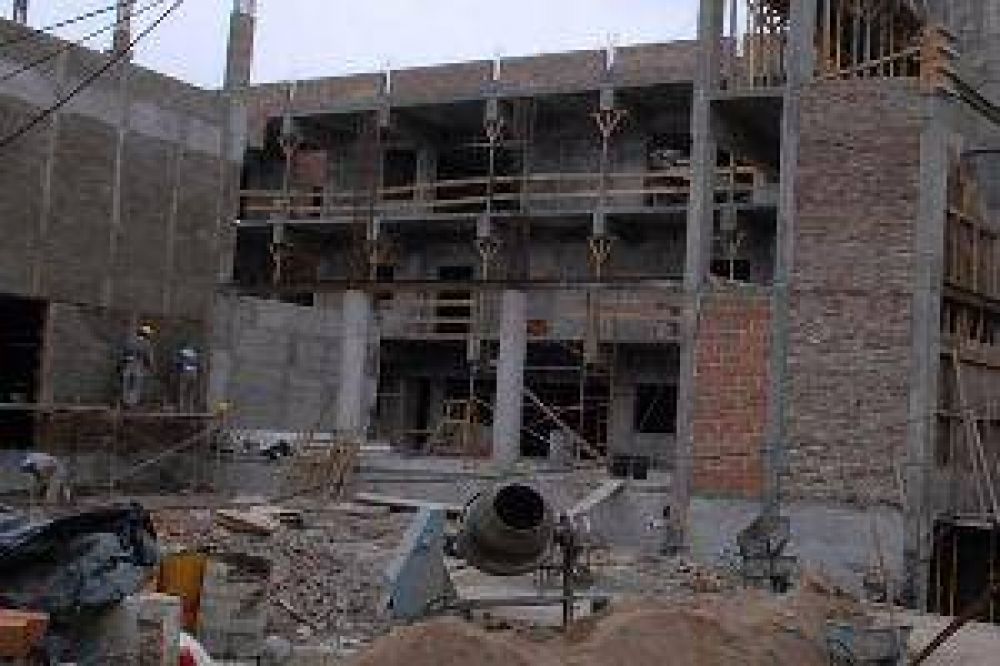 El Gobierno provincial construir� una inmensa escuela en Los Flores