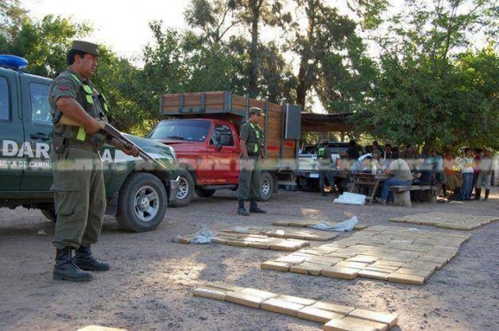 Cerca de una tonelada de marihuana y armas de fuego secuestradas, adem�s de 11 detenidos