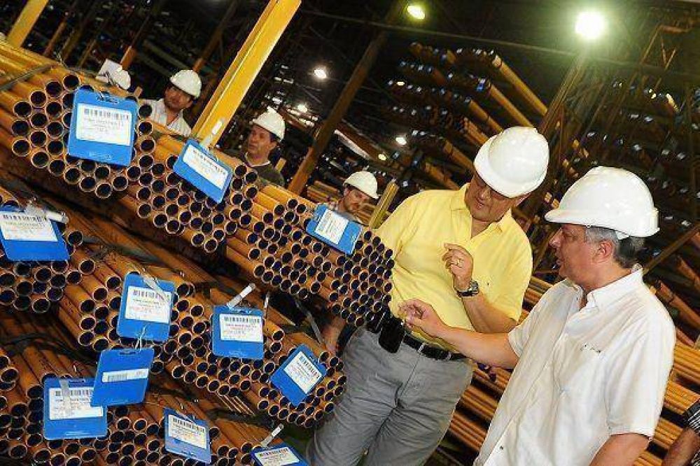 Zamora recorri� una de las empresas de tubos m�s importantes del pa�s