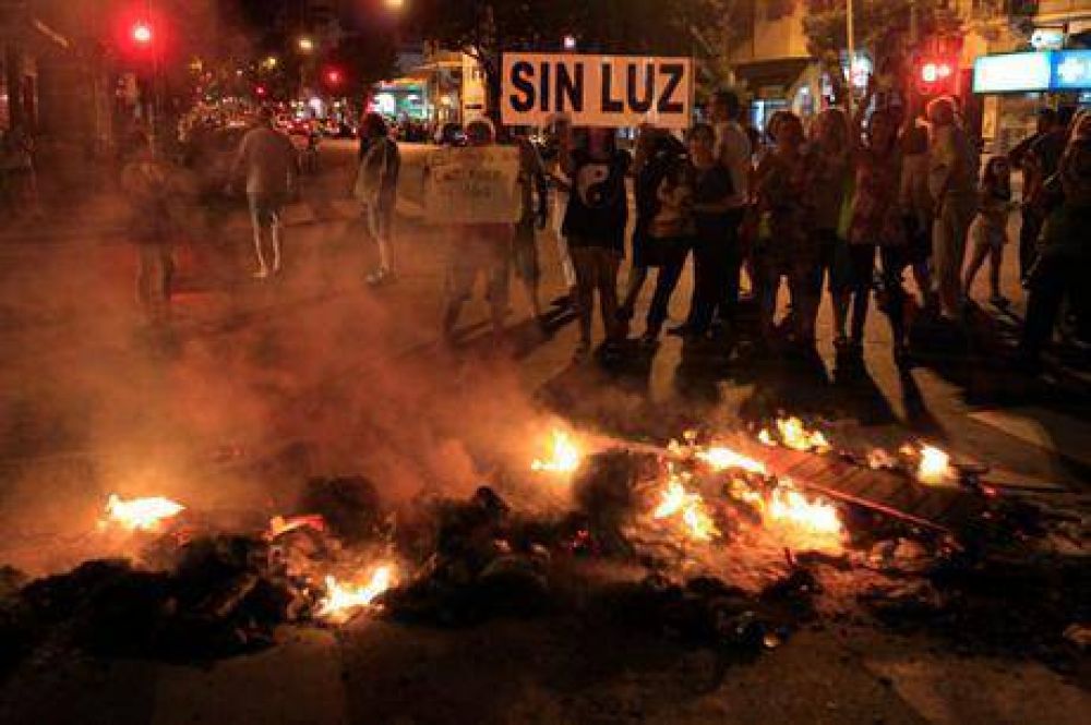Con r�cord de consumo el�ctrico, volvieron los cortes de luz al �rea metropolitana