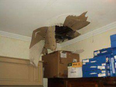 Se cay� parte del cielorraso en un sector de la Escuela Normal: afortunadamente no hay heridos