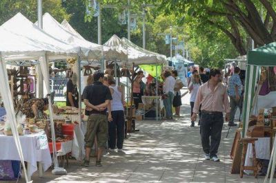 Comenz� la 7� edici�n de la Feria del Regalo en el Memorial de la Bandera