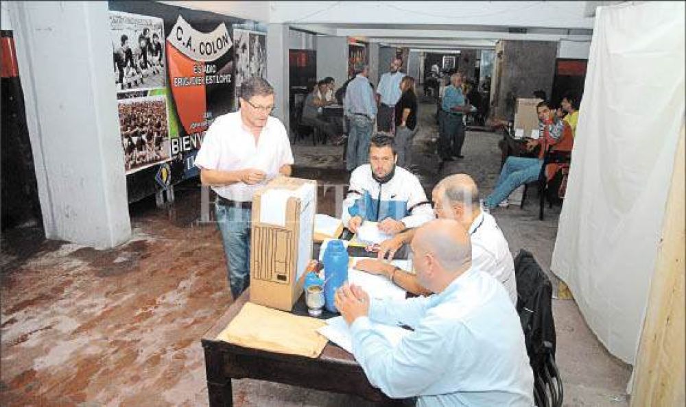 Abraham va a la Justicia pero el domingo se vota