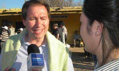 Gremialistas tiraron piedras y basura en la casa del Intendente de Lavalle