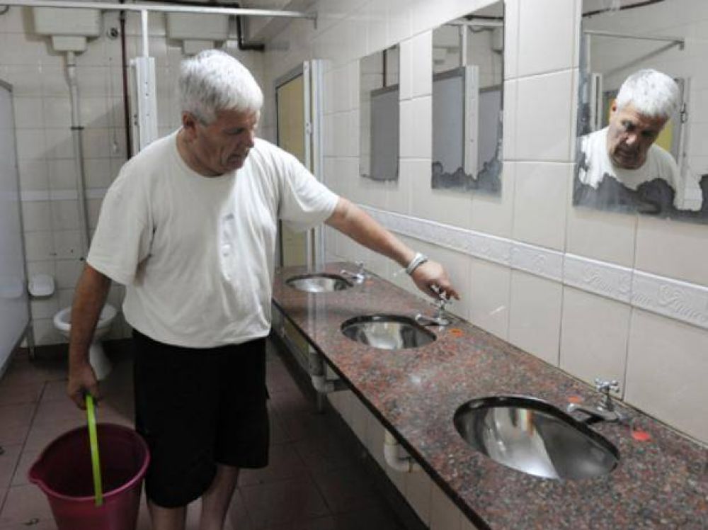 En plena ola de calor, media ciudad se qued� sin servicio de agua potable