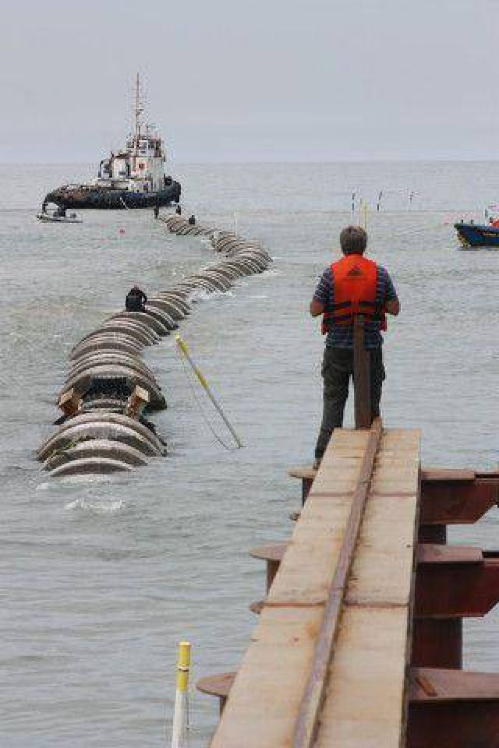 Todos los tramos de ca�er�as del Emisario Submarino est�n bajo el mar
