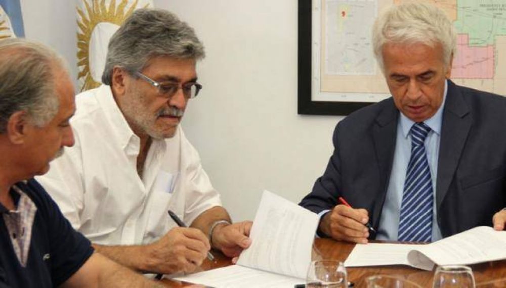 El Gobierno acord� con el SEP y la UEPC el pago de un bono navide�o