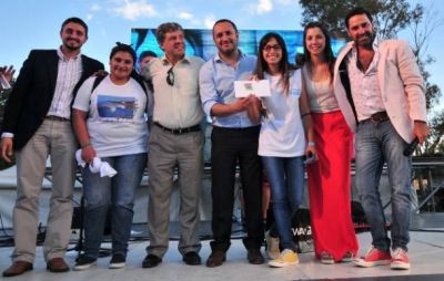 Cerca de 2 mil estudiantes celebraron en la Fiesta de las Promos