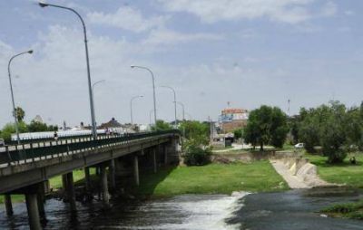 Chico se ahog� al caer del puente
