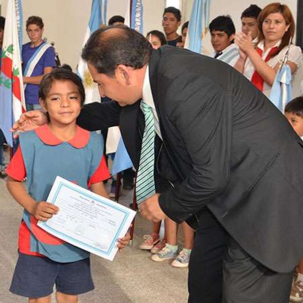 Flores destac� la inversi�n del gobierno en materia educativa