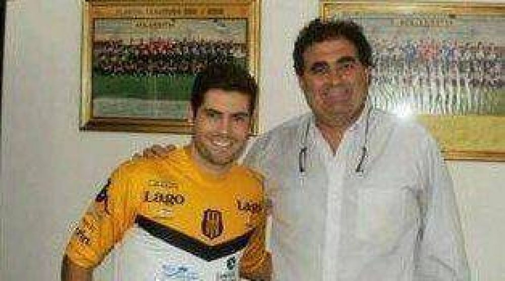 Le puso la firma: Ezequiel Miralles ya es aurinegro