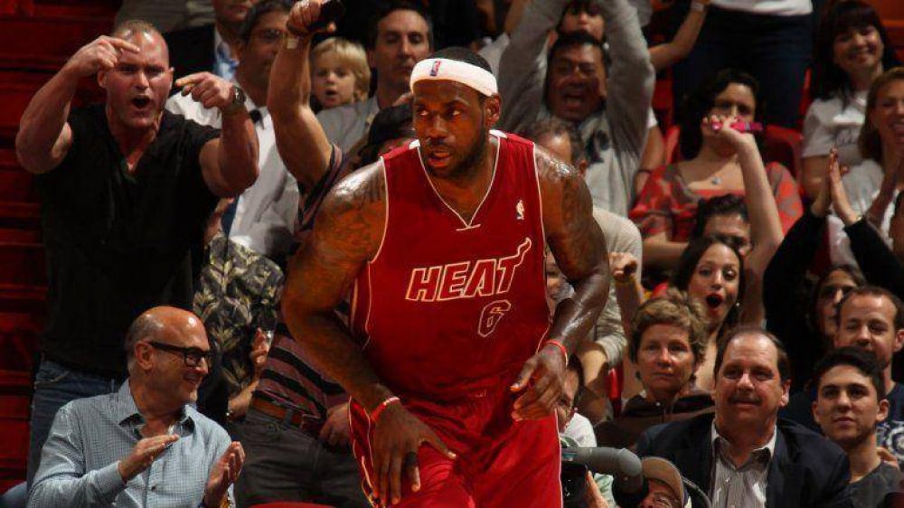 Con otra gran actuaci�n de LeBron, Miami venci� a Utah