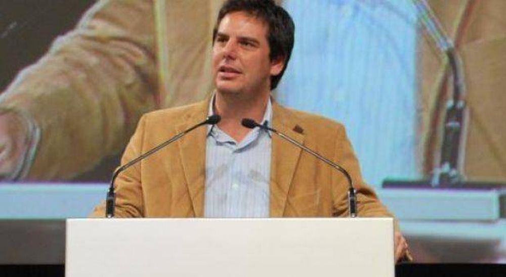 Atanasof desembarca en AUBASA para ser el candidato sciolista en La Plata para 2015