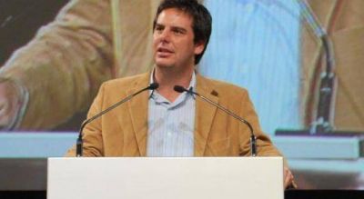 Atanasof desembarca en AUBASA para ser el candidato sciolista en La Plata para 2015